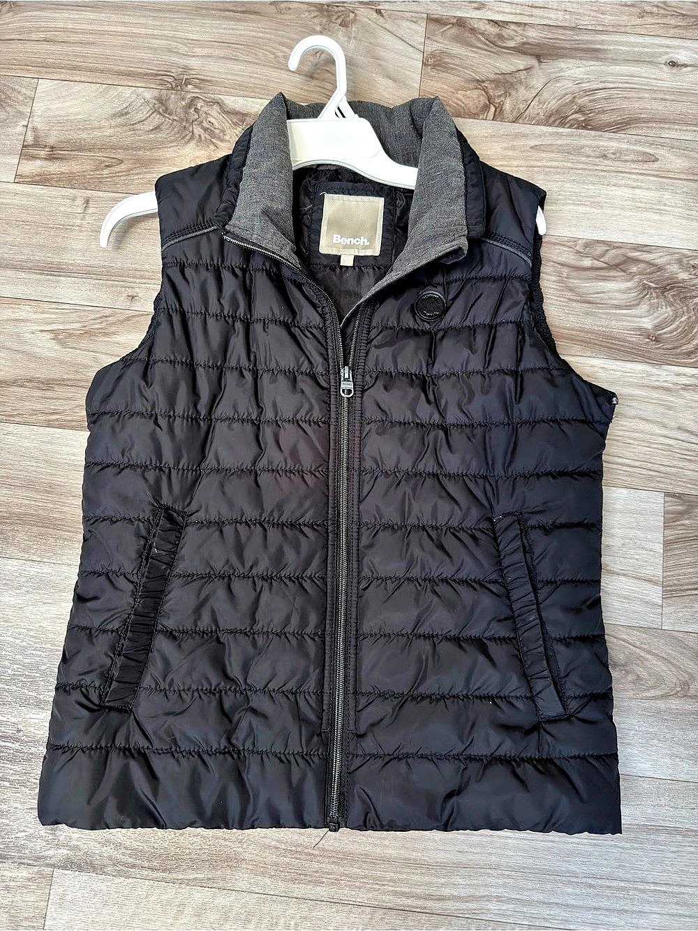 Bench Quilted Puffer Vest in Black Size Small Like New